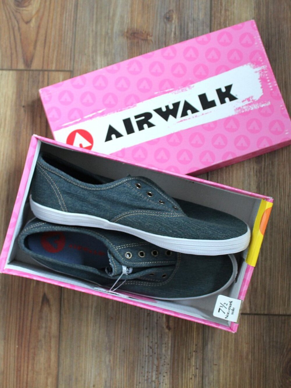 NWT Airwalk Denim Canvas Sneakers Blue Low Top Plimsolls Size 7.5